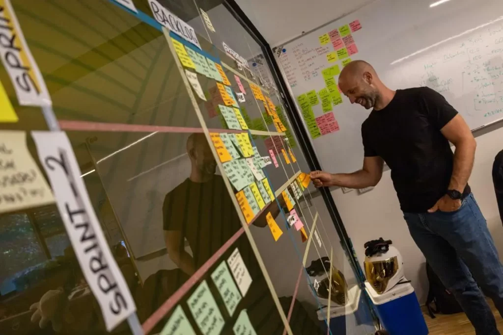 Luka Gauta rearanging the kanban board